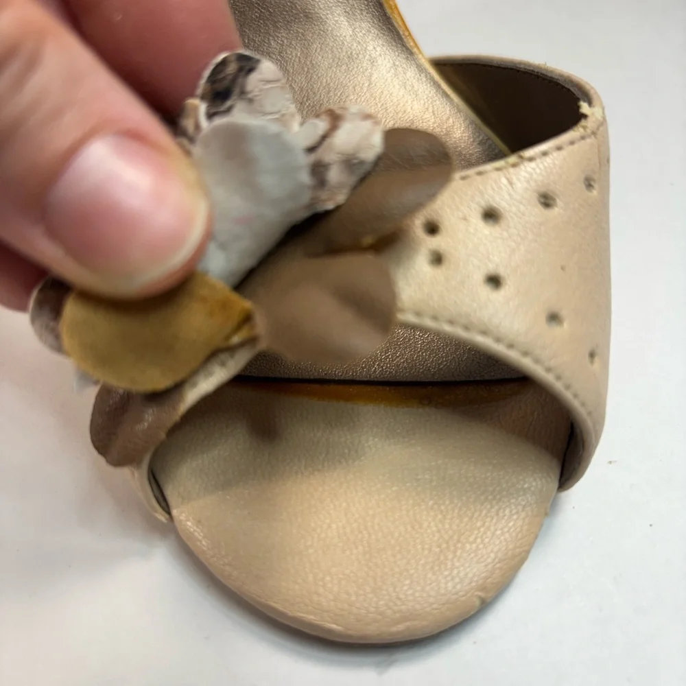 Worthington Beige woman high heels‎ Slingback PeepToe Flower Embellishment 7.5 M